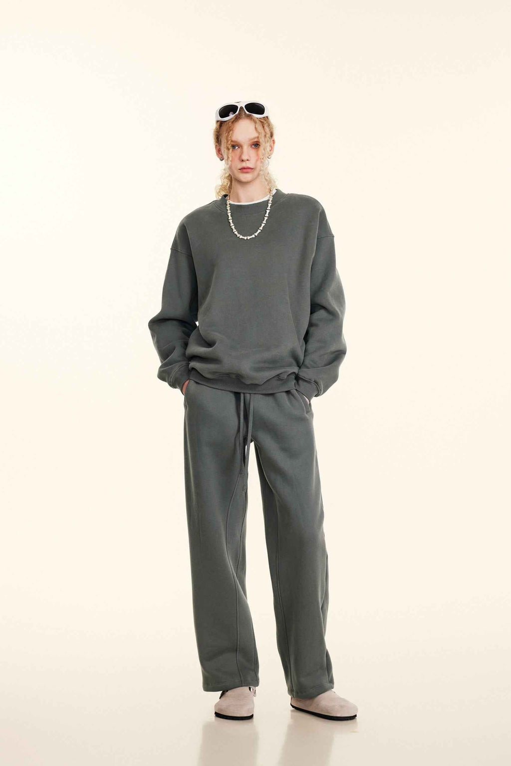 345GSM Women’s Solid-Color Crew Neck  Relaxed Fit Sweatshirt
