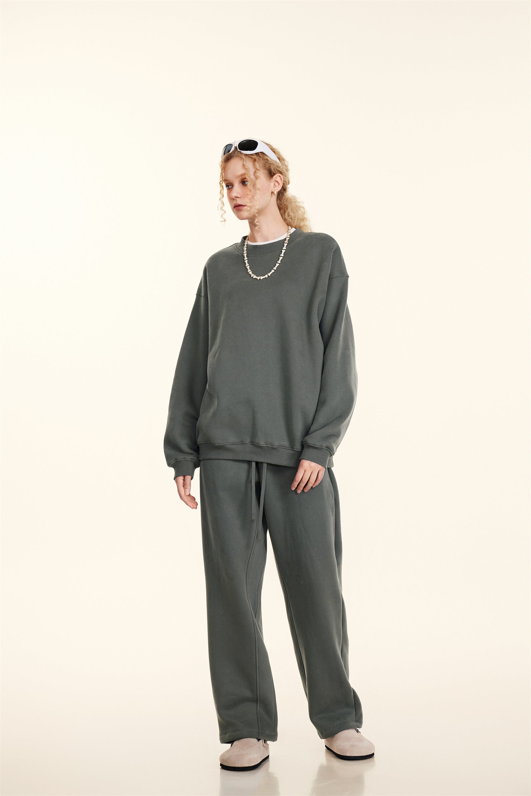 345GSM Women’s Solid-Color Crew Neck  Relaxed Fit Sweatshirt