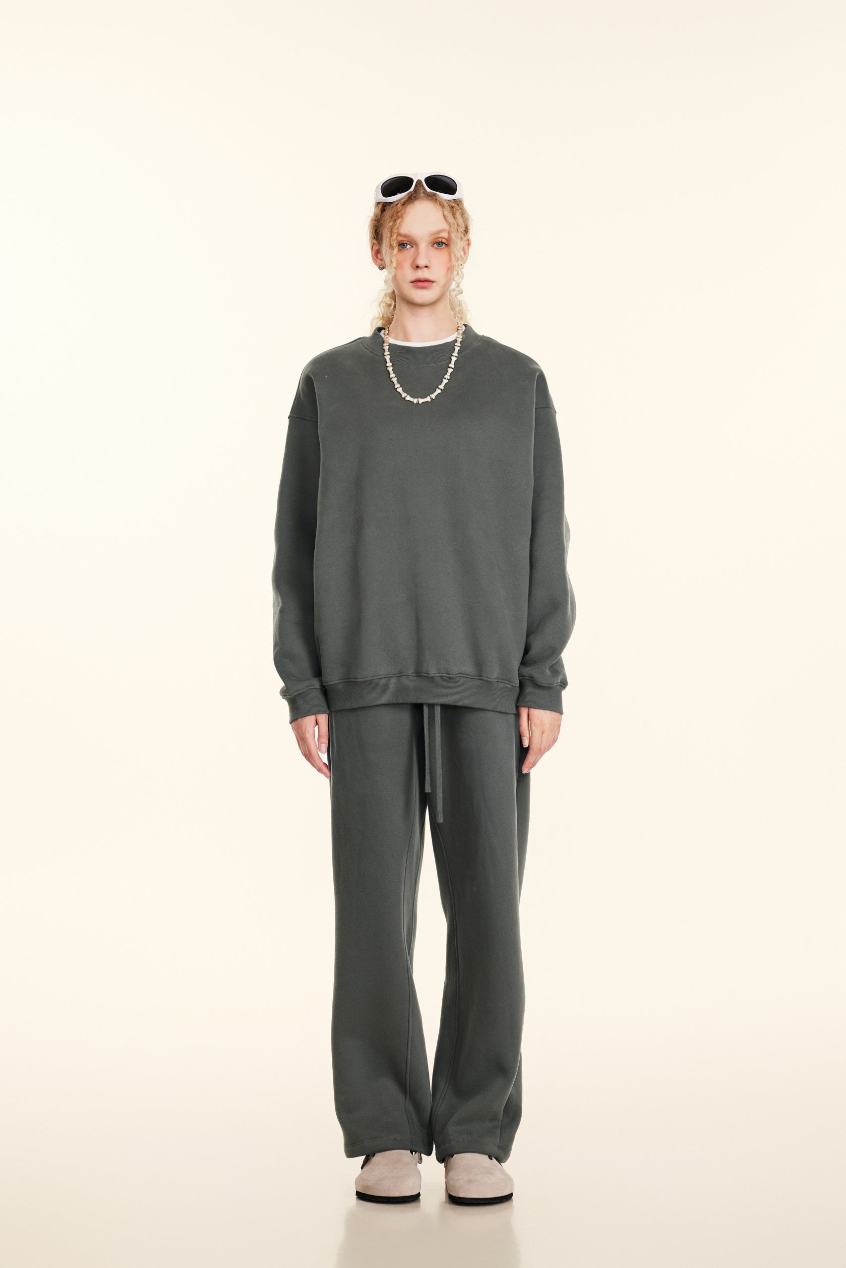 345GSM Women’s Solid-Color Crew Neck  Relaxed Fit Sweatshirt