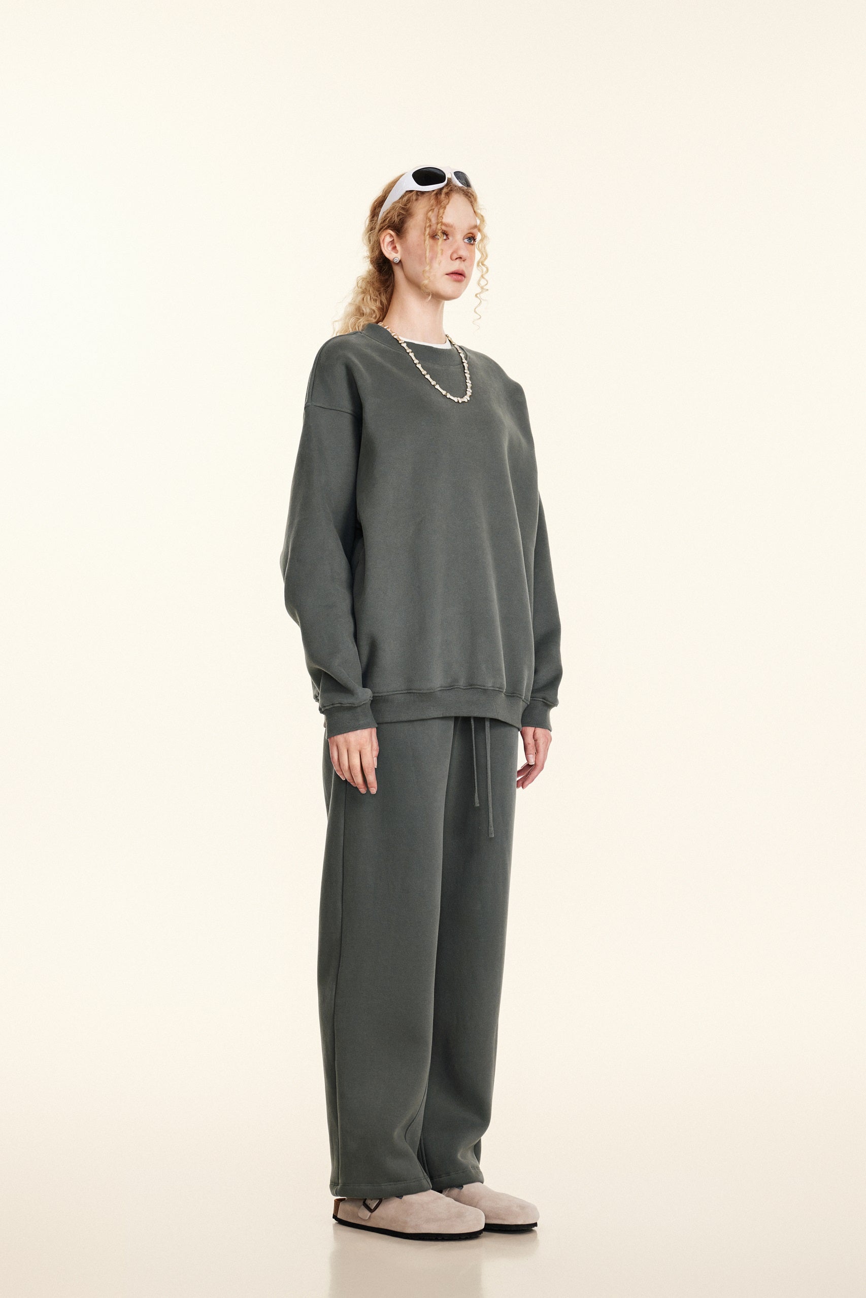 345GSM Women’s Solid-Color Crew Neck  Relaxed Fit Sweatshirt