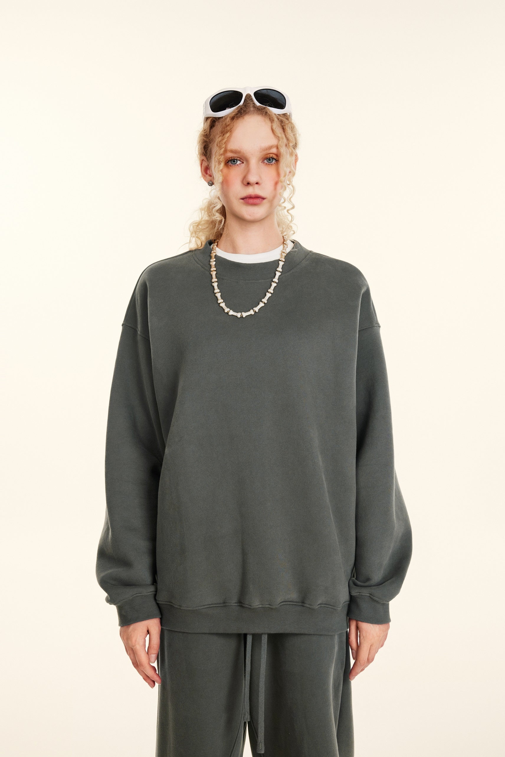 345GSM Women’s Solid-Color Crew Neck  Relaxed Fit Sweatshirt