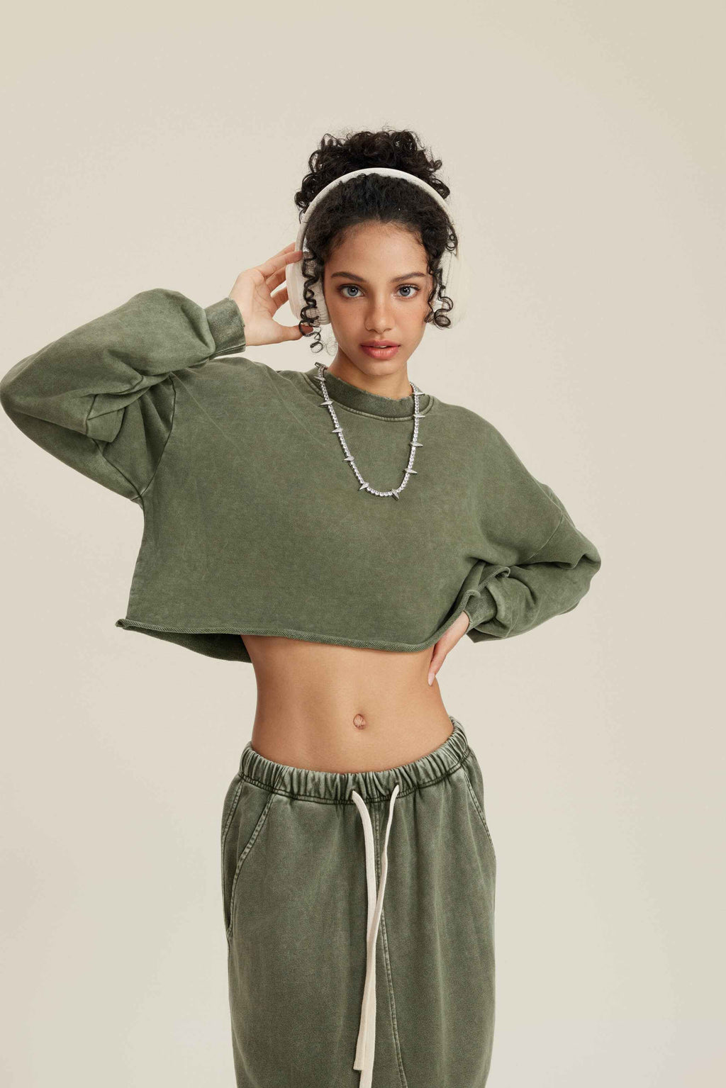 380GSM Women's Heavyweight Distressed Snow-Wash Raw-Hem Cropped Long sleeve Sweatshirt