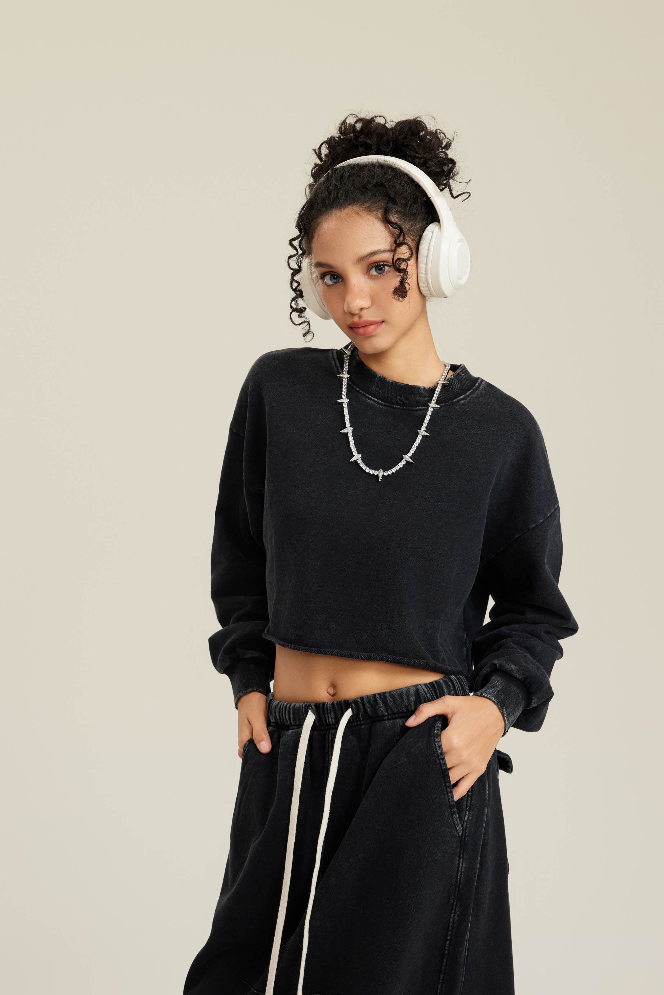 380GSM Women's Heavyweight Distressed Snow-Wash Raw-Hem Cropped Long sleeve Sweatshirt