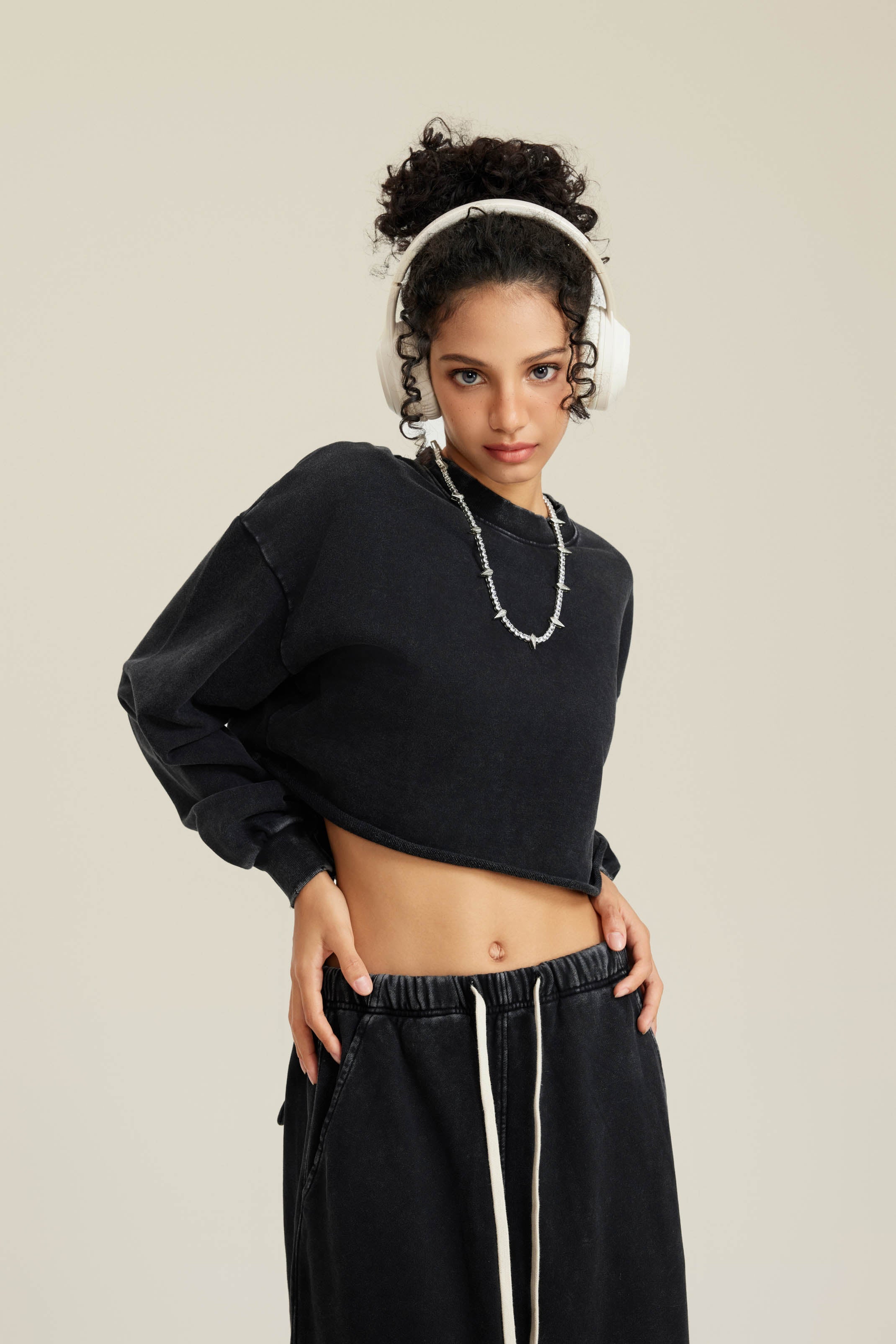 380GSM Women's Heavyweight Distressed Snow-Wash Raw-Hem Cropped Long sleeve Sweatshirt