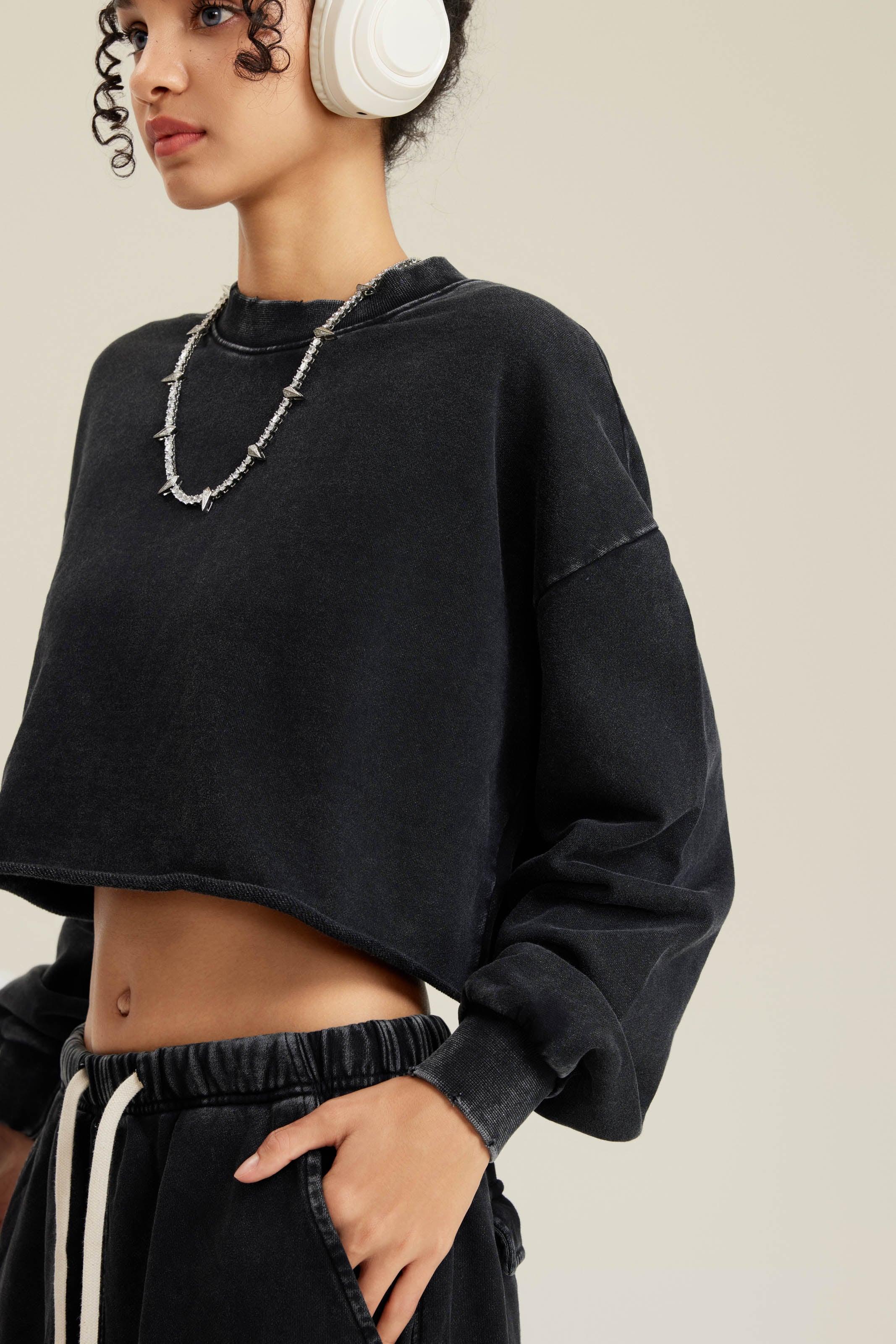380GSM Women's Heavyweight Distressed Snow-Wash Raw-Hem Cropped Long sleeve Sweatshirt