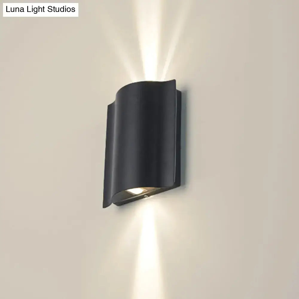 Modern black wavy metal shade wall light – patio warm white light
