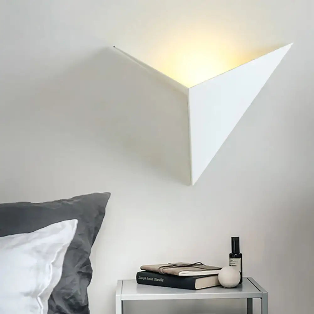 Modern black & white triangle sheet wall lamp bedroom sconce light