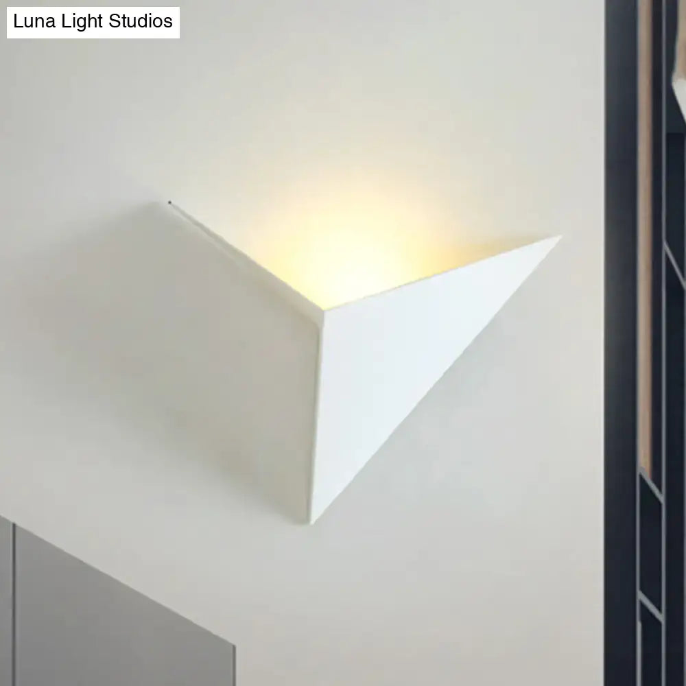 Modern black & white triangle sheet wall lamp bedroom sconce light