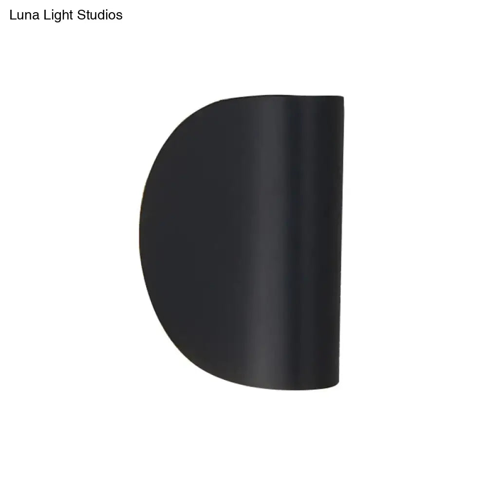 Modern curved gold wall sconce light – bedroom ambient lighting