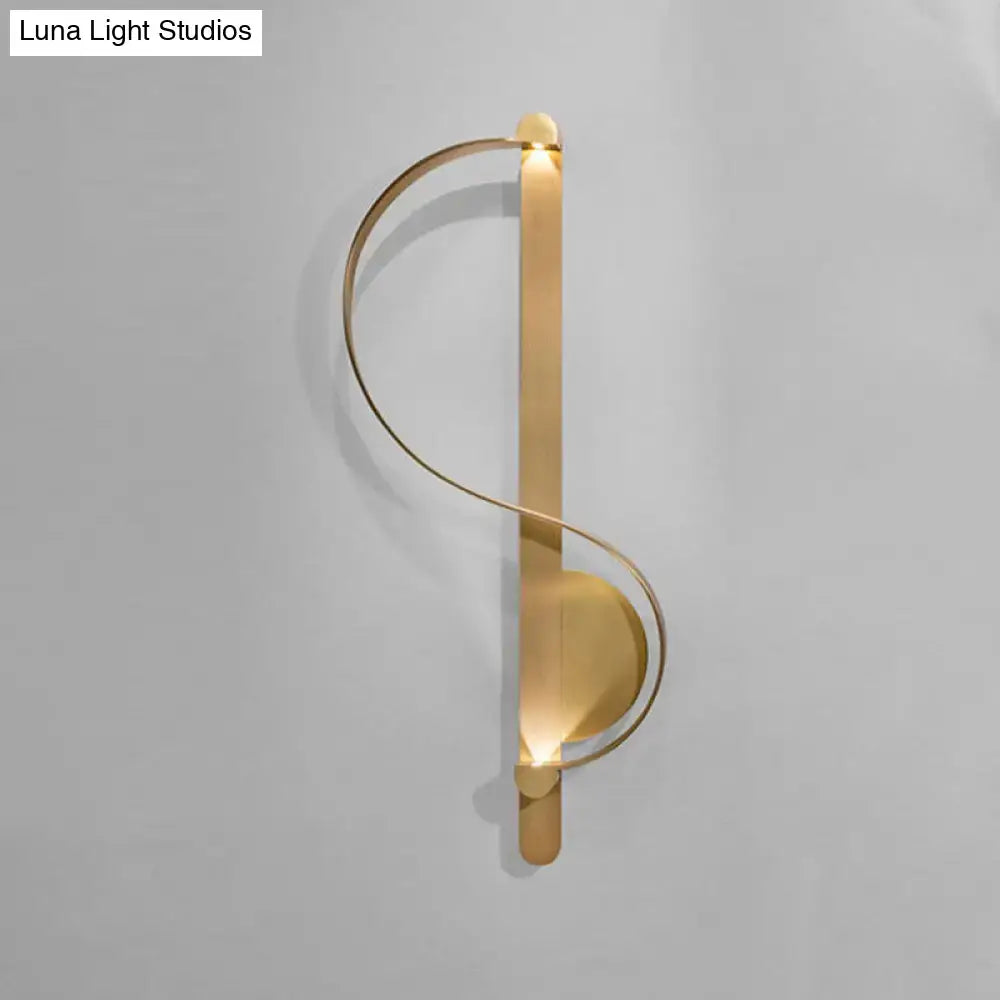 Modern gold s-shape wall lighting fixture for living room corner