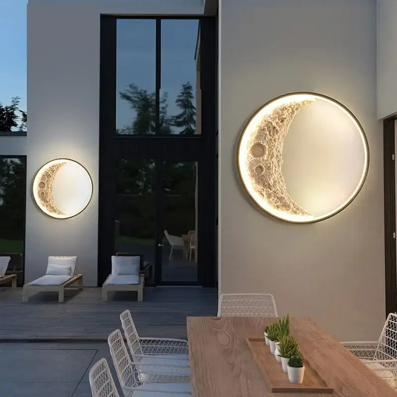 Modern textured crescent moon wall lamp for bedroom