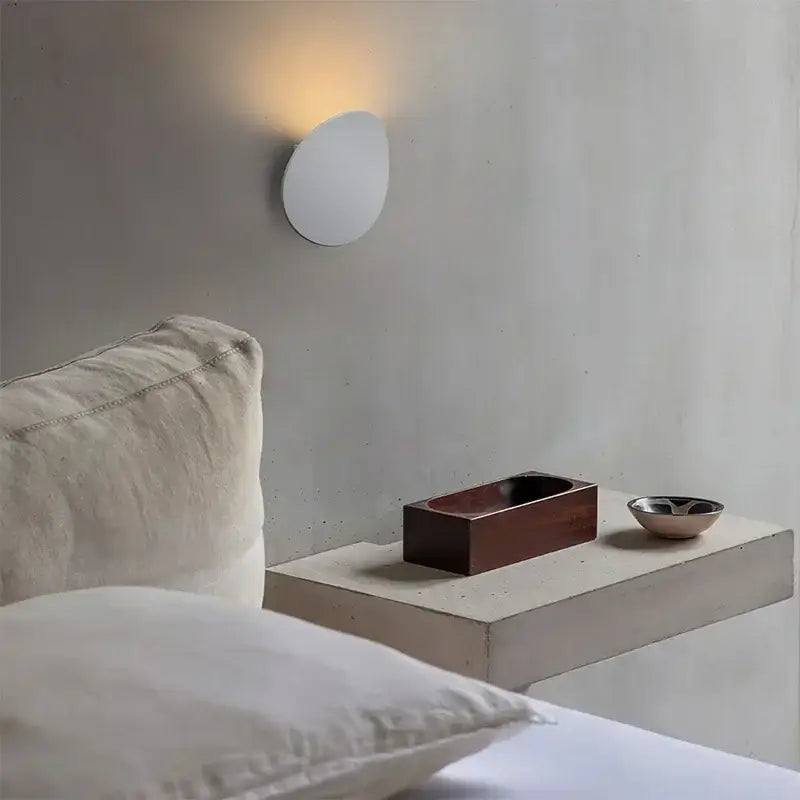 Modern white curved led wall lamp for bedroom