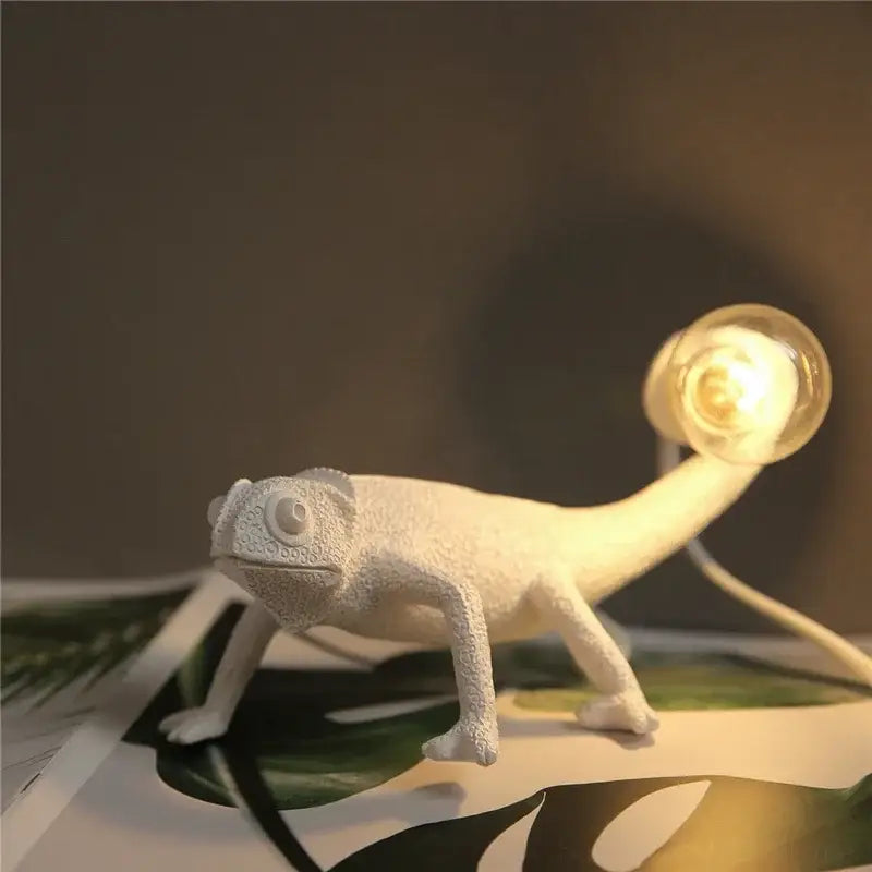 Modern white resin chameleon led table lamp for bedroom reading
