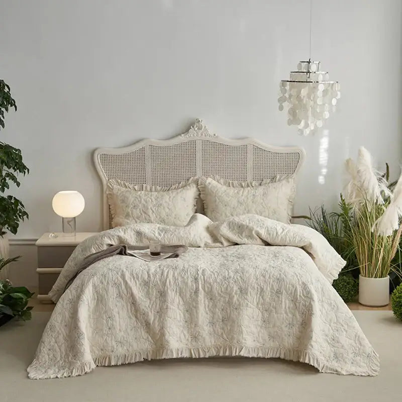 Textured cream cotton quilted bedspread set for bedroom with fringes