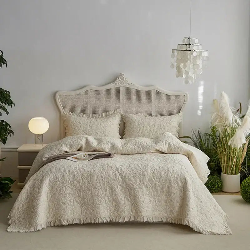 Textured cream cotton quilted bedspread set for bedroom with fringes