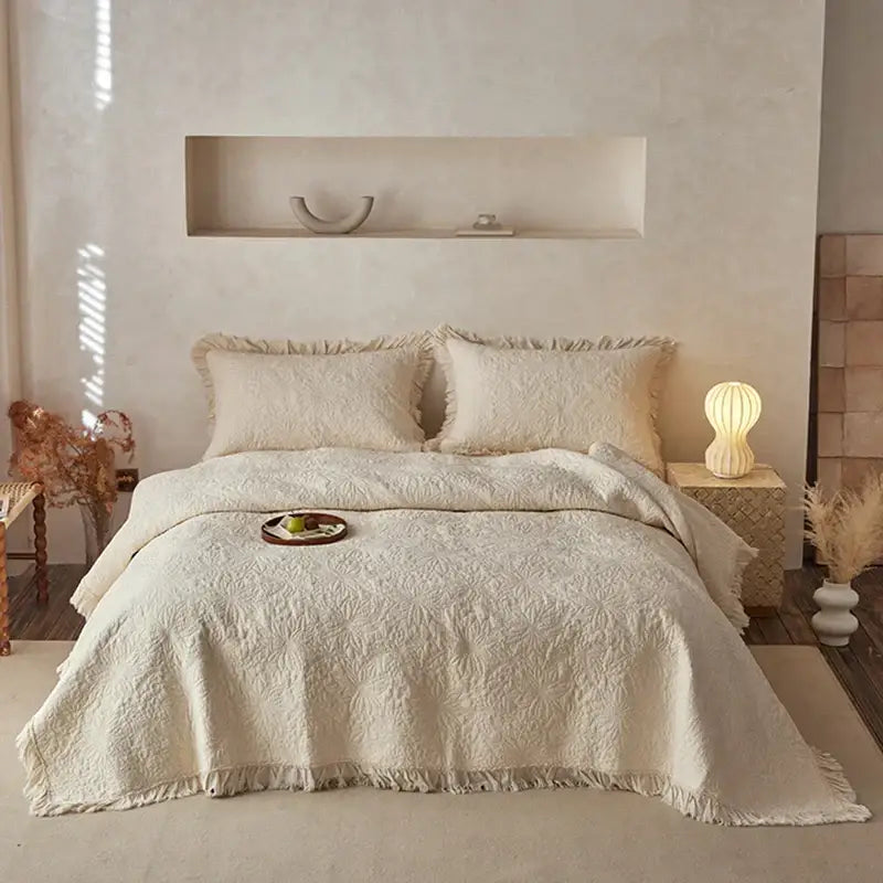 Textured cream cotton quilted bedspread set for bedroom with fringes
