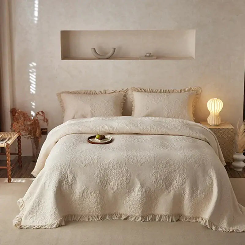 Textured cream cotton quilted bedspread set for bedroom with fringes