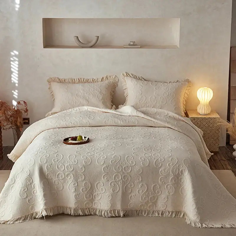 Textured cream cotton quilted bedspread set for bedroom with fringes