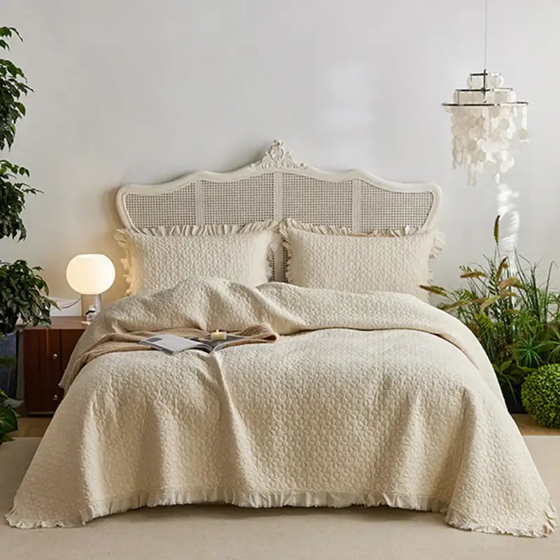 Textured cream cotton quilted bedspread set for bedroom with fringes